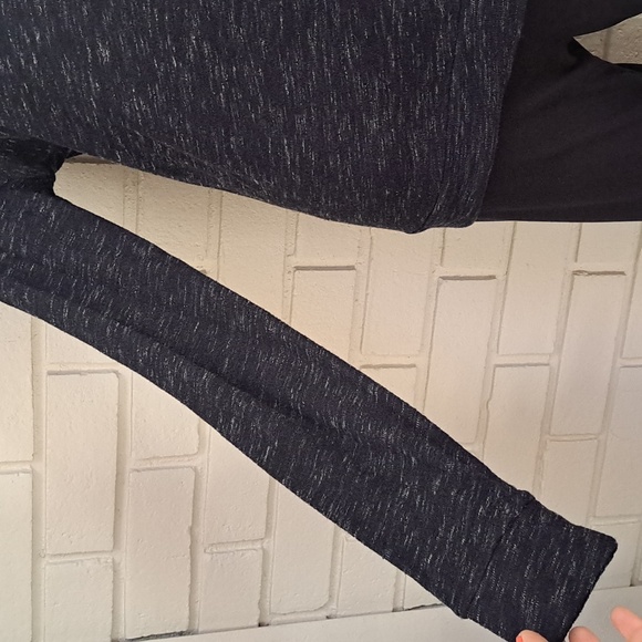 Threads 4 Thoughts Navy Blue/Black Cut Out Back Sweater Top. Size Small NWT - Picture 3 of 9